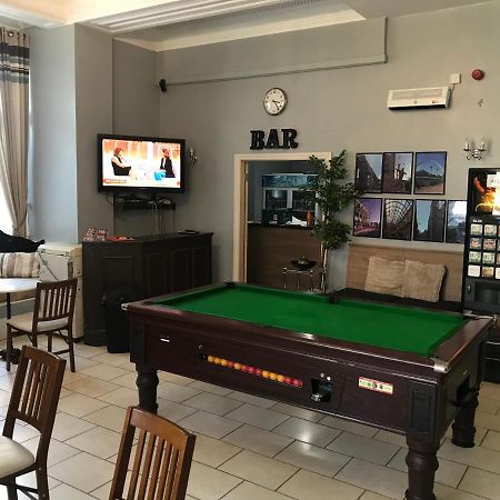 Newcastle West Hotel & Bar Bagian luar foto