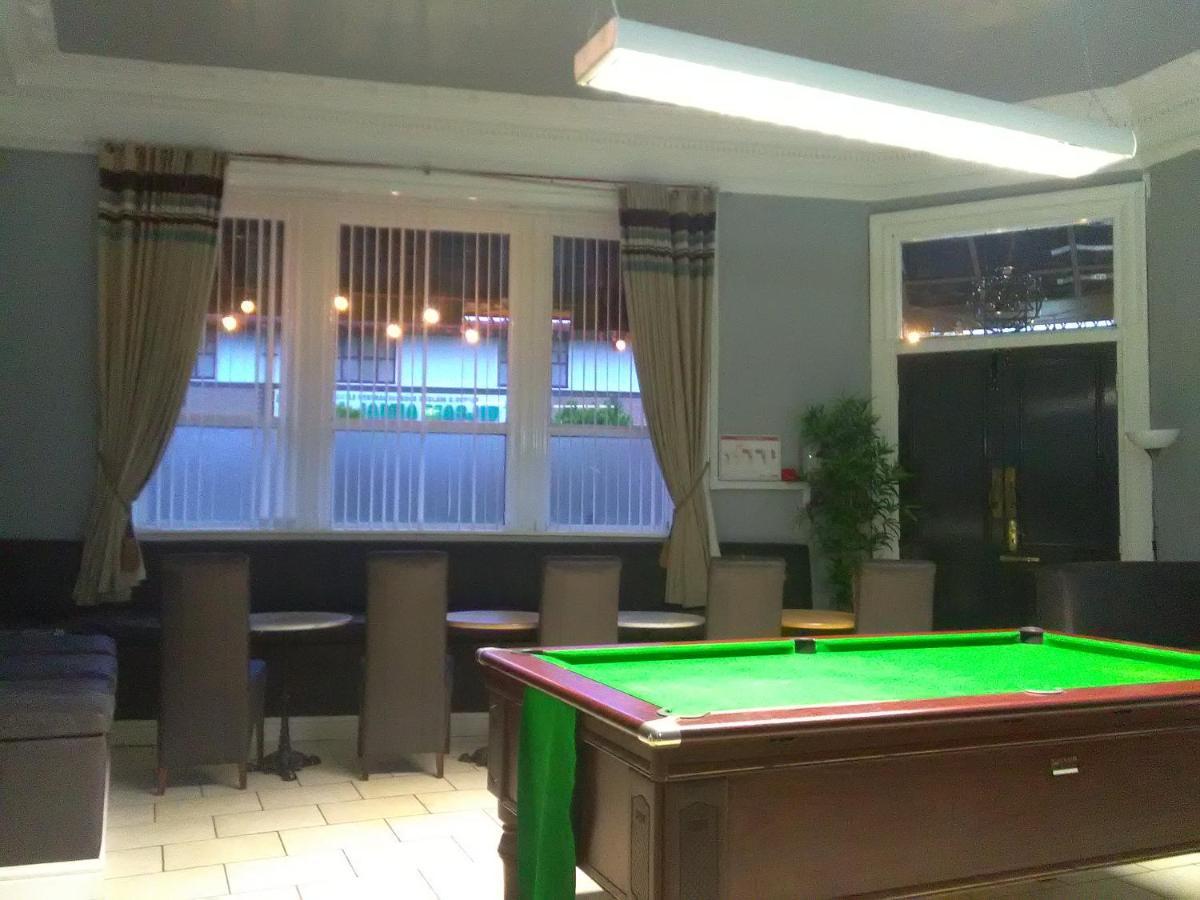 Newcastle West Hotel & Bar Bagian luar foto